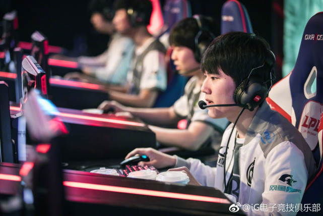 海星tv官网-JackeyLove与70激战篮网分钟，最后时刻胜出胜负难料！，Uzi焦点对战气势如虹延续的简单介绍